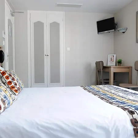 玛尼可热尼雅旅馆 2*