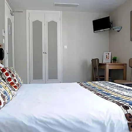 Manexenea Hotel 2*