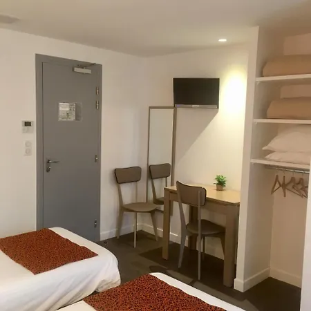 玛尼可热尼雅旅馆 2*