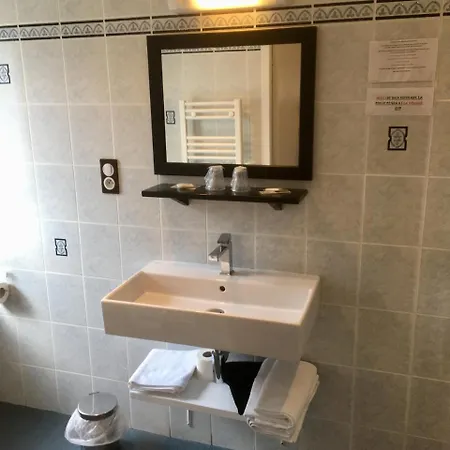 Manexenea Hotel 2*